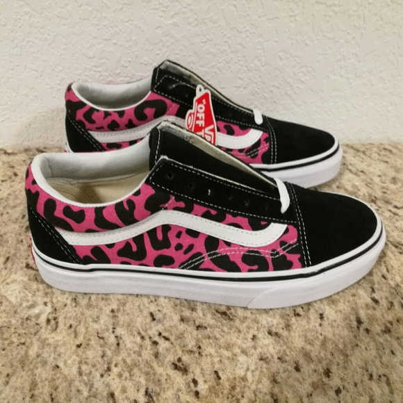 Vans Shoes - NEW Vans Old Skool Leopard Pink Black Women's 6.5
